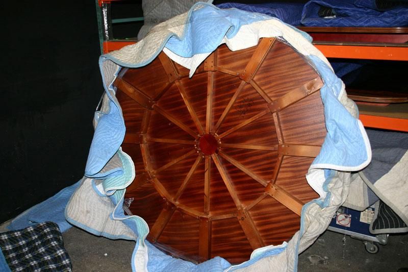 Large Round Mahogany Dining Table w/ Leaves  Perimeter  